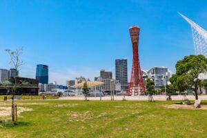 メリケンパークから眺める神戸ポートタワー